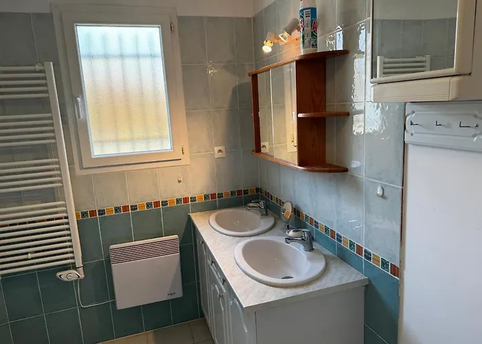 Villa, 4 People With Private Pool Collorgues