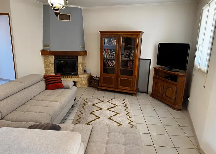 Villa, 4 People With Private Pool Villa Collorgues