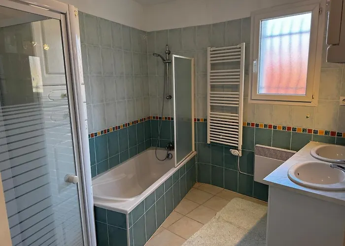 Villa, 4 People With Private Pool * Collorgues